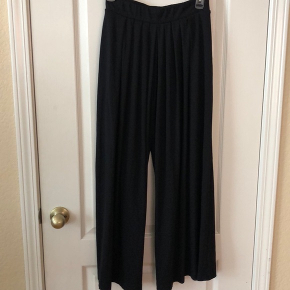 Uniqlo Pants - Long wide legged trousers Uniqlo Pants - Long wide legged trousers
